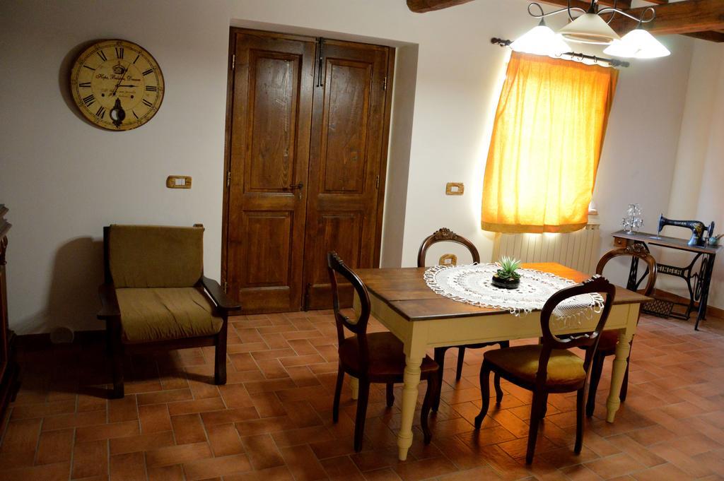 马萨马尔塔纳Agriturismo La Collina别墅 客房 照片
