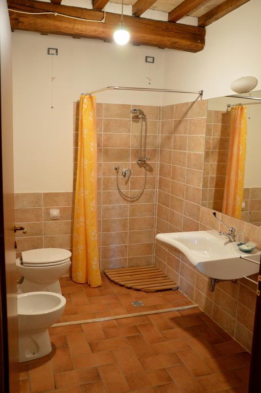 马萨马尔塔纳Agriturismo La Collina别墅 客房 照片