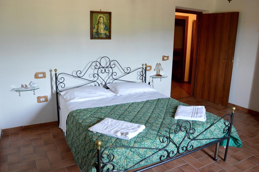 马萨马尔塔纳Agriturismo La Collina别墅 客房 照片