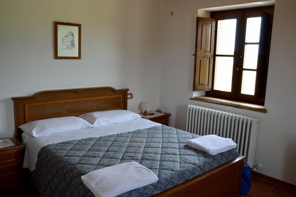 马萨马尔塔纳Agriturismo La Collina别墅 客房 照片